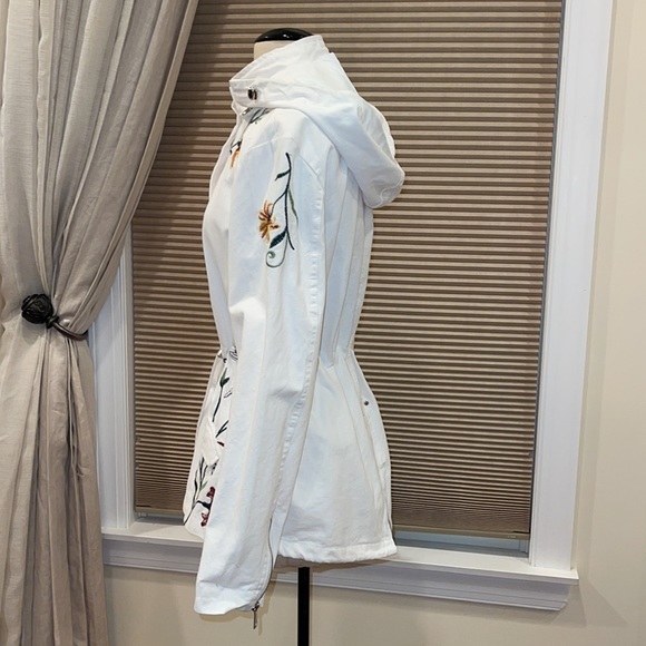 Spatial Paris Beautiful Embroidered Sequence Hooded Jacket - Picture 3 of 11